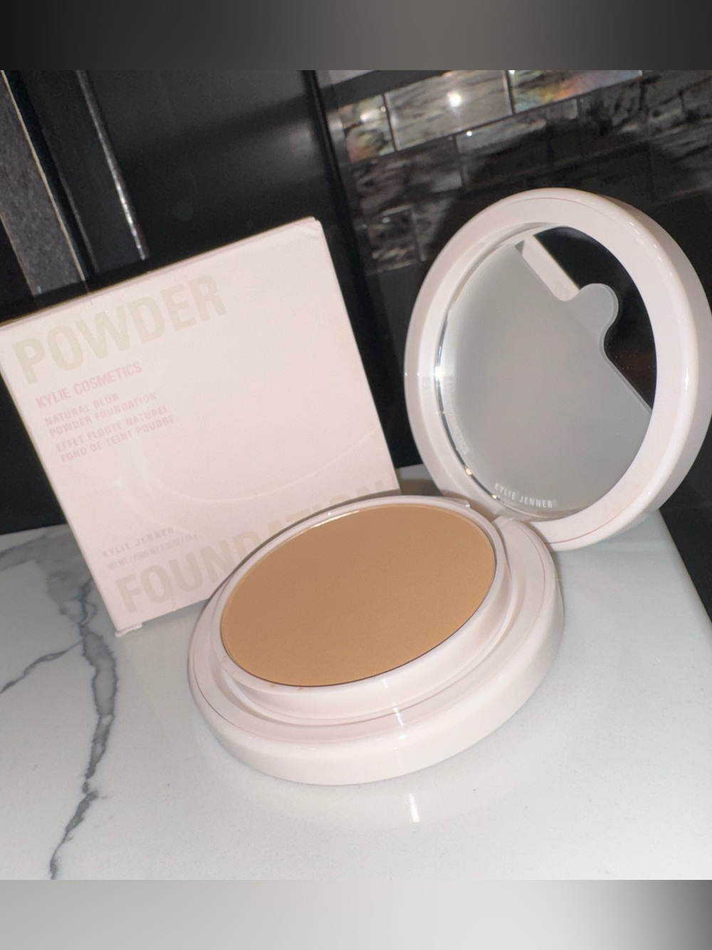 Kylie Cosmetics Natural Blur Powder Foundation 6W – NIB